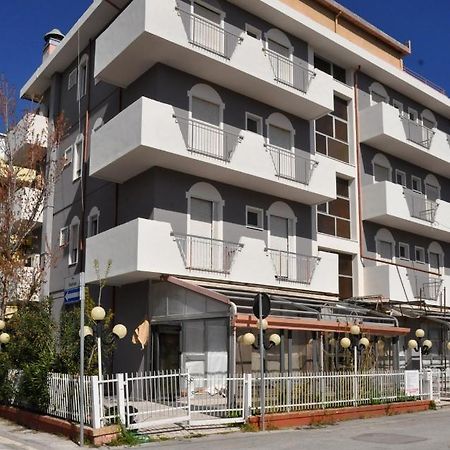 Hotel Sabbia D'Oro Римини Екстериор снимка