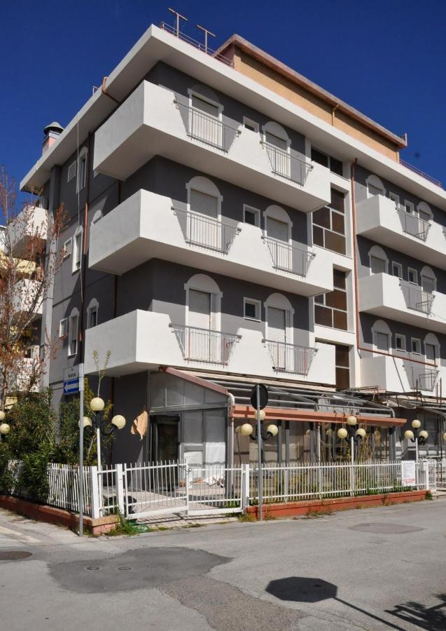 Hotel Sabbia D'Oro Римини Екстериор снимка