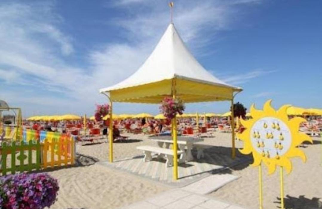 Hotel Sabbia D'Oro Римини Екстериор снимка