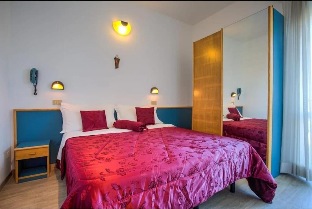 Hotel Sabbia D'Oro Римини Екстериор снимка