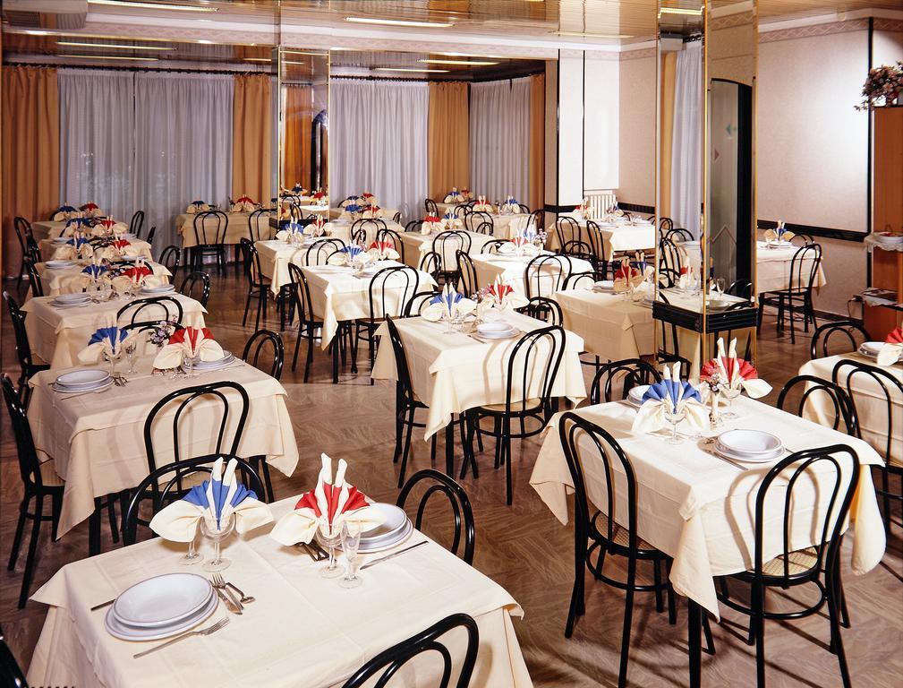 Hotel Sabbia D'Oro Римини Екстериор снимка