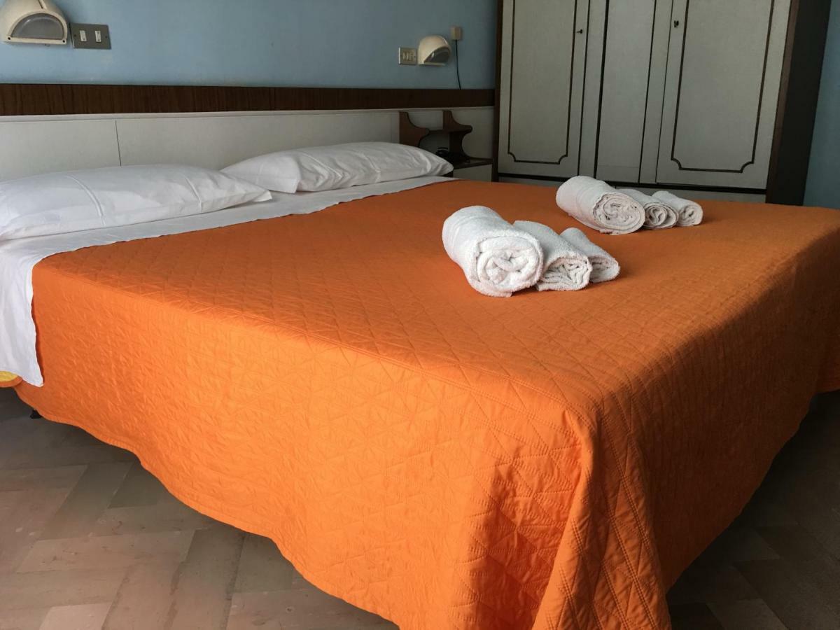 Hotel Sabbia D'Oro Римини Екстериор снимка