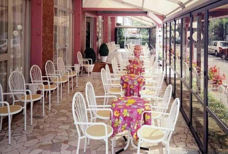 Hotel Sabbia D'Oro Римини Екстериор снимка